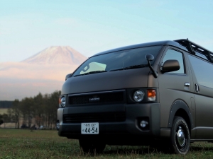 ハイエース車中泊　バンライフ　VANLIFE　OVERLANDER