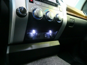 タンドラ新車並行１オーナー　タンドラ　クルーマックス　SR5　4WD　