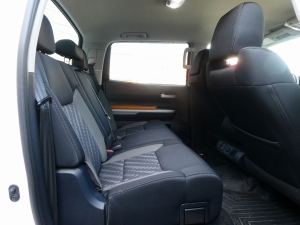 タンドラ新車並行１オーナー　タンドラ　クルーマックス　SR5　4WD　