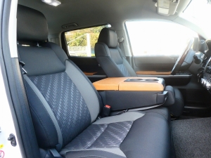 タンドラ新車並行１オーナー　タンドラ　クルーマックス　SR5　4WD　
