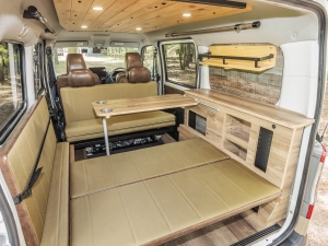 タウンエース新車コンプリートタウンエース　MONOBOX　車中泊