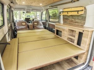 タウンエース新車コンプリートタウンエース　MONOBOX　車中泊