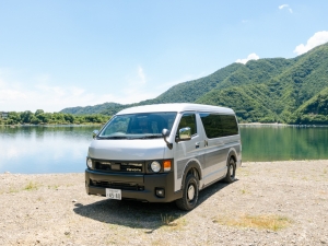 ハイエース１０人乗り　車中泊できる街乗り仕様車 FD-BOX W03