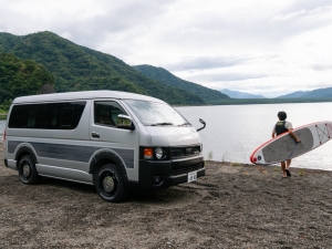 ハイエース１０人乗り　車中泊できる街乗り仕様車 FD-BOX W03