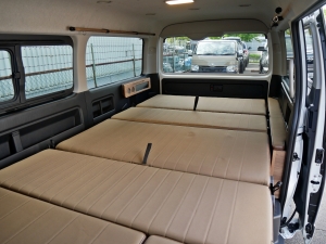 ハイエースワゴン i-seat×2脚搭載3列シート 8人乗り8ナンバーキャンピング