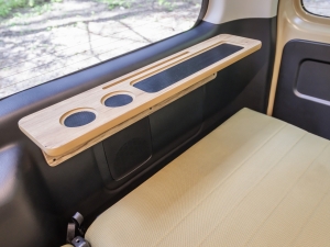 ハイエースバン i-seat×2脚搭載3列シート 8人乗り8ナンバーキャンピング