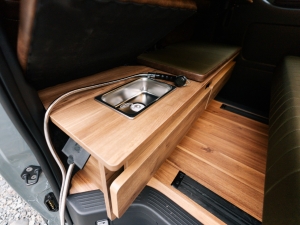 ハイエースBi-beam　ハイエース車中泊　新型ハイエース