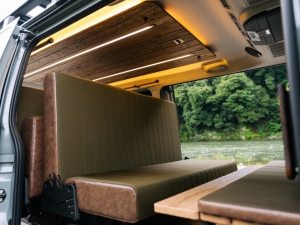 ハイエースBi-beam　ハイエース車中泊　新型ハイエース