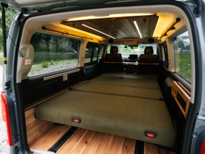 ハイエースBi-beam　ハイエース車中泊　新型ハイエース