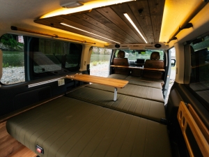 ハイエースBi-beam　ハイエース車中泊　新型ハイエース