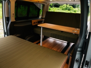 ハイエースBi-beam　ハイエース車中泊　新型ハイエース