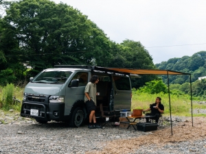 ハイエースBi-beam　ハイエース車中泊　新型ハイエース