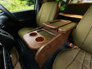 ハイエースBi-beam　ハイエース車中泊　新型ハイエース