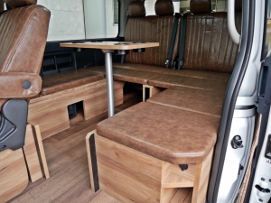 ハイエースワゴン 3列目外しライト車中泊仕様