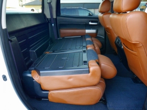 タンドラ新車並行　１オーナー　レッドロックレザー