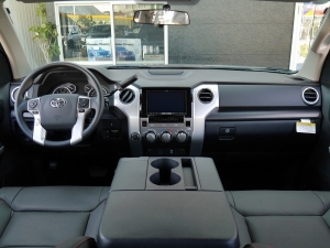 タンドラクルーマックス　４ＷＤ