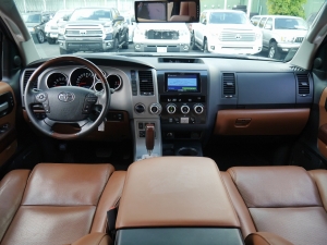 セコイア新車並行　レッドロックレザー　ブラインドスポットモニター