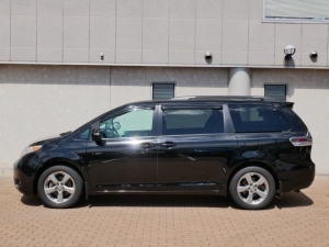 シエナ新車並行　４ＷＤ　