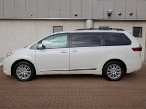 シエナ2017年モデル　新車　スマートキー　４ＷＤ　８速ＡＴ