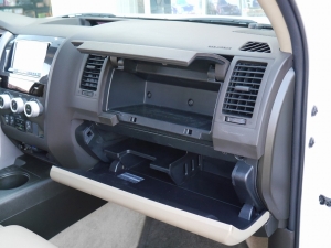 セコイア新車並行　貨物登録　1オーナー車