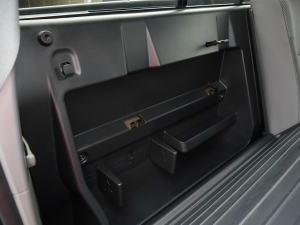 タコマ新車並行　ＴＲＤスポーツ　ハードトノカバー