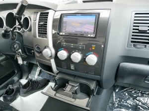 タンドラ新車並行　タンドラ　クルーマックス４ＷＤ