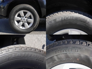 タコマ新車並行ＴＲＤオフロード４ＷＤ　ロール式トノカバー