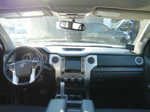 タンドラ新車並行　１オーナー　フロントカメラ　サイドカメラ