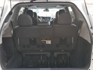 シエナ新車　SEプリファード　4WD　BIG-X9型ナビ