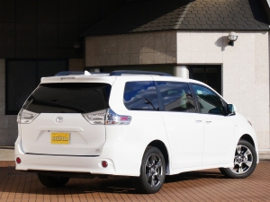 シエナ新車　SEプリファード　4WD　BIG-X9型ナビ