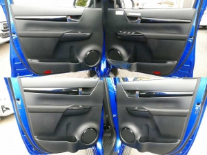 ハイラックス新車コンプリートハイラックスロッコ　特別仕様車　