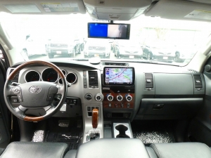 タンドラ新車並行　６インチＵＰ　20インチAW