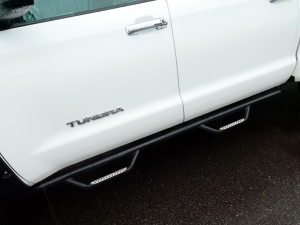 タンドラ新車並行　リフトＵＰ