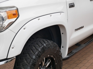 タンドラ新車並行　リミテッド　ブラックレザー
