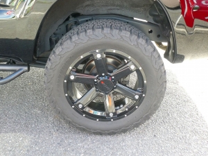 ハイラックスサーフ買取直販車　H１７年ハイラックスサーフ　ＳＳＲ−Ｘ　Ｌｔｄ　　MKWアルミホイール　４本出しマフラー　ウッドコンビハンドル　シートカバー　LEDルームランプ　