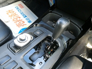 ハイラックスサーフ買取直販車　H１７年ハイラックスサーフ　ＳＳＲ−Ｘ　Ｌｔｄ　　MKWアルミホイール　４本出しマフラー　ウッドコンビハンドル　シートカバー　LEDルームランプ　