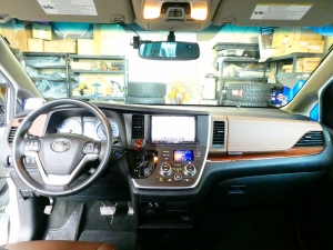 シエナ新車並行　ＬＩＭＩＴＥＤ　地デジナビ