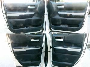 タンドラタンドラダブルキャブSR5　Ｖ８