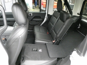 ＪＥＥＰラングラーＪＥＥＰ　Ｗｒａｎｇｌｅｒ　Ｕｎｌｉｍｉｔｅｄ　Ｓａｈａｒａ