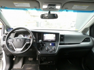 シエナ新車並行　サンルーフ