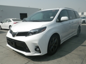 シエナ新車シエナSE　プリファードPKG
