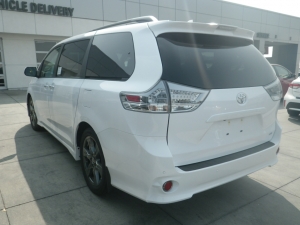 シエナ新車シエナSE　プリファードPKG