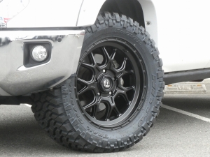 タンドラクルーマックス　新並　カスタム　ホイール　1794エディションＶ８