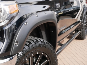 タンドラ新車　SR5　クルーマックス　LEERシェル