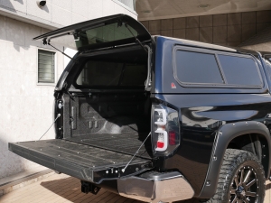 タンドラ新車　SR5　クルーマックス　LEERシェル