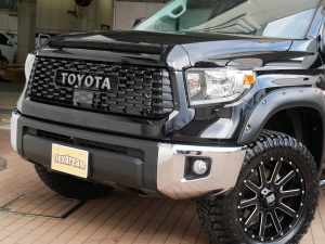 タンドラ新車　SR5　クルーマックス　LEERシェル