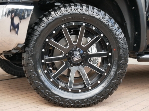 タンドラ新車　SR5　クルーマックス　LEERシェル