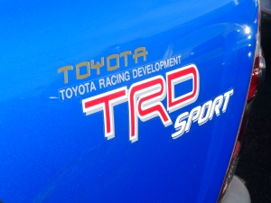 タコマ新車並行　４ＷＤ　ダブルキャブ　トノカバー　ナビ