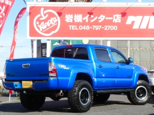 タコマ新車並行　４ＷＤ　ダブルキャブ　トノカバー　ナビ