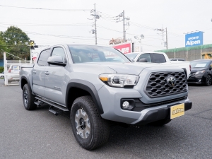 タコマ2021年　新車　セメントグレー